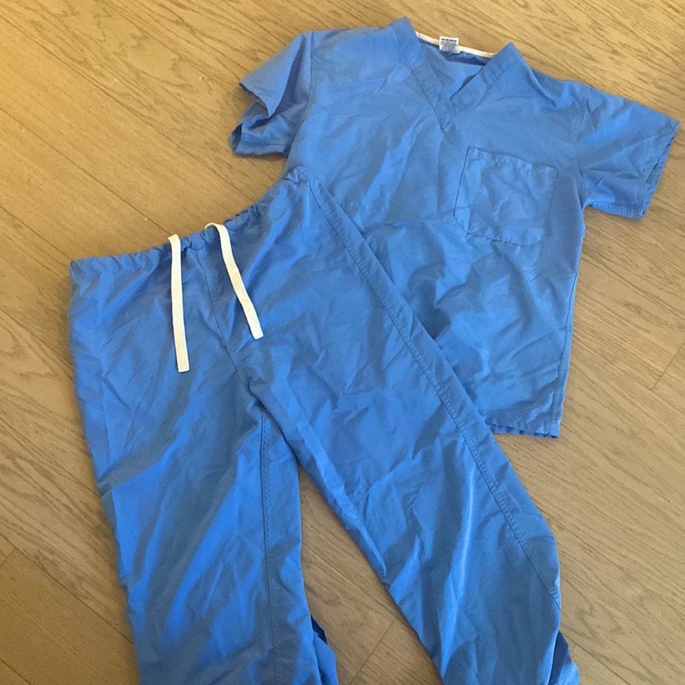 Size Small baby blue Merlin’s Scrub set